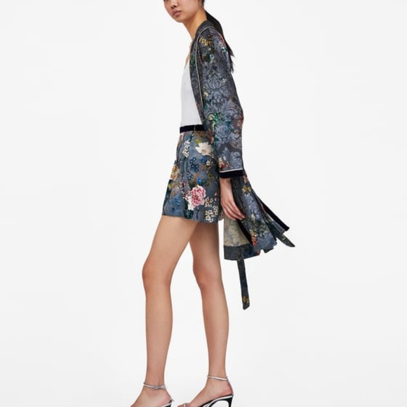 ZARA CONTRASTING VELVET/SILK  BERMUDA SHORTS - Picture 3 of 5